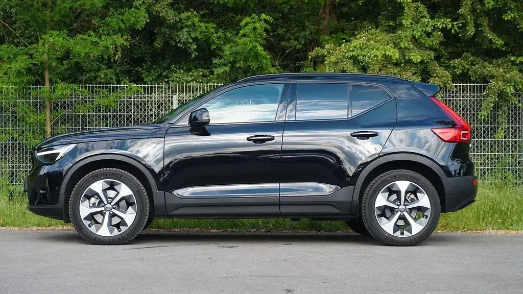 Używany Volvo XC40 Plus 197 KM (144 kW) 2024 Czarny SUV