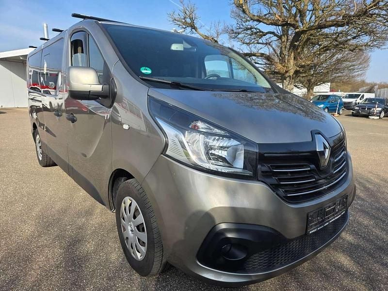 Second-hand Renault Trafic Expression 145 CP (106 kW) 2017 Stone Monovolum