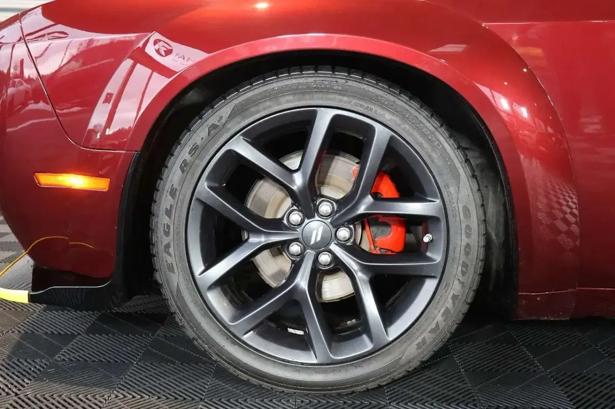 Używany Dodge Challenger 373 KM (274 kW) 2022 Czerwony Coupe