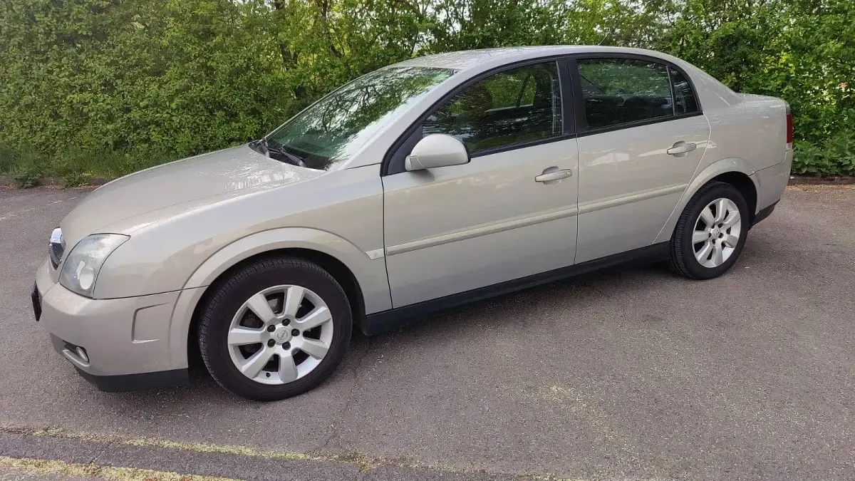 Usata Opel Vectra 101 CV (74 kW) 2005 Argento Berlina