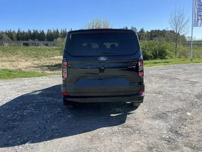 Neu Ford Tourneo Custom Titanium 170 PS (125 kW) 2025 Schwarz, obsidianschwarz metallic (pn4gm0) Van
