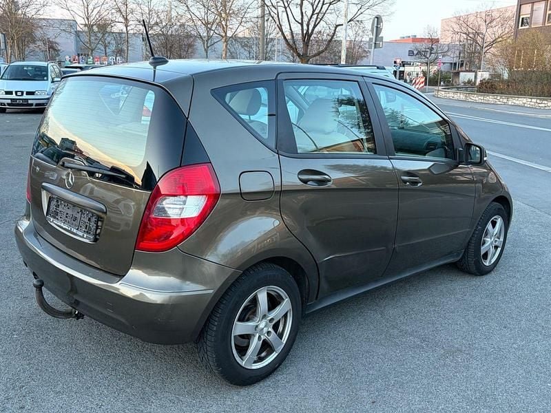 Gebraucht Mercedes A180 116 PS (85 kW) 2010 Braun Limousine