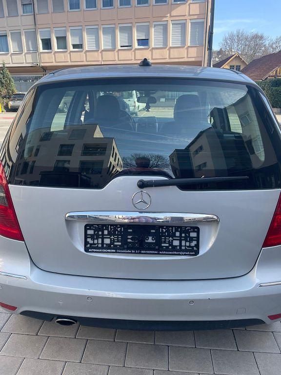 Gebraucht Mercedes A160 Avantgarde 95 PS (69 kW) 2011 Silber Limousine