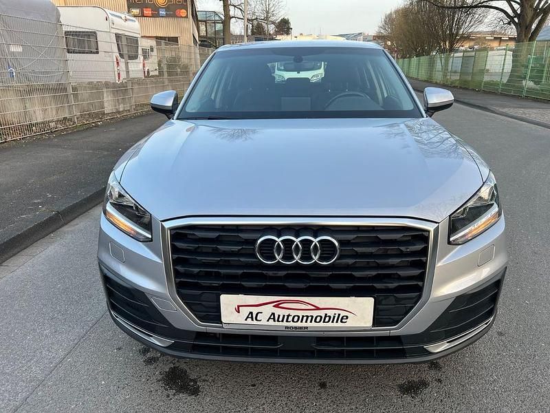 Gebraucht Audi Q2 Basis 116 PS (85 kW) 2018 Silber SUV