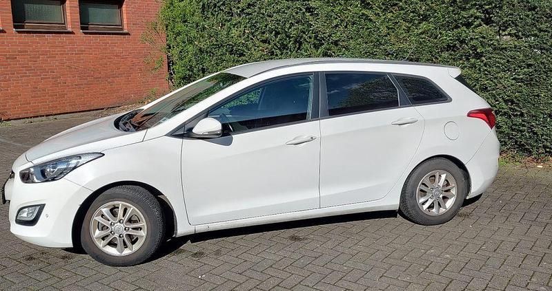 Gebraucht Hyundai i30 Trend 120 PS (88 kW) 2013 Weiß Kombi