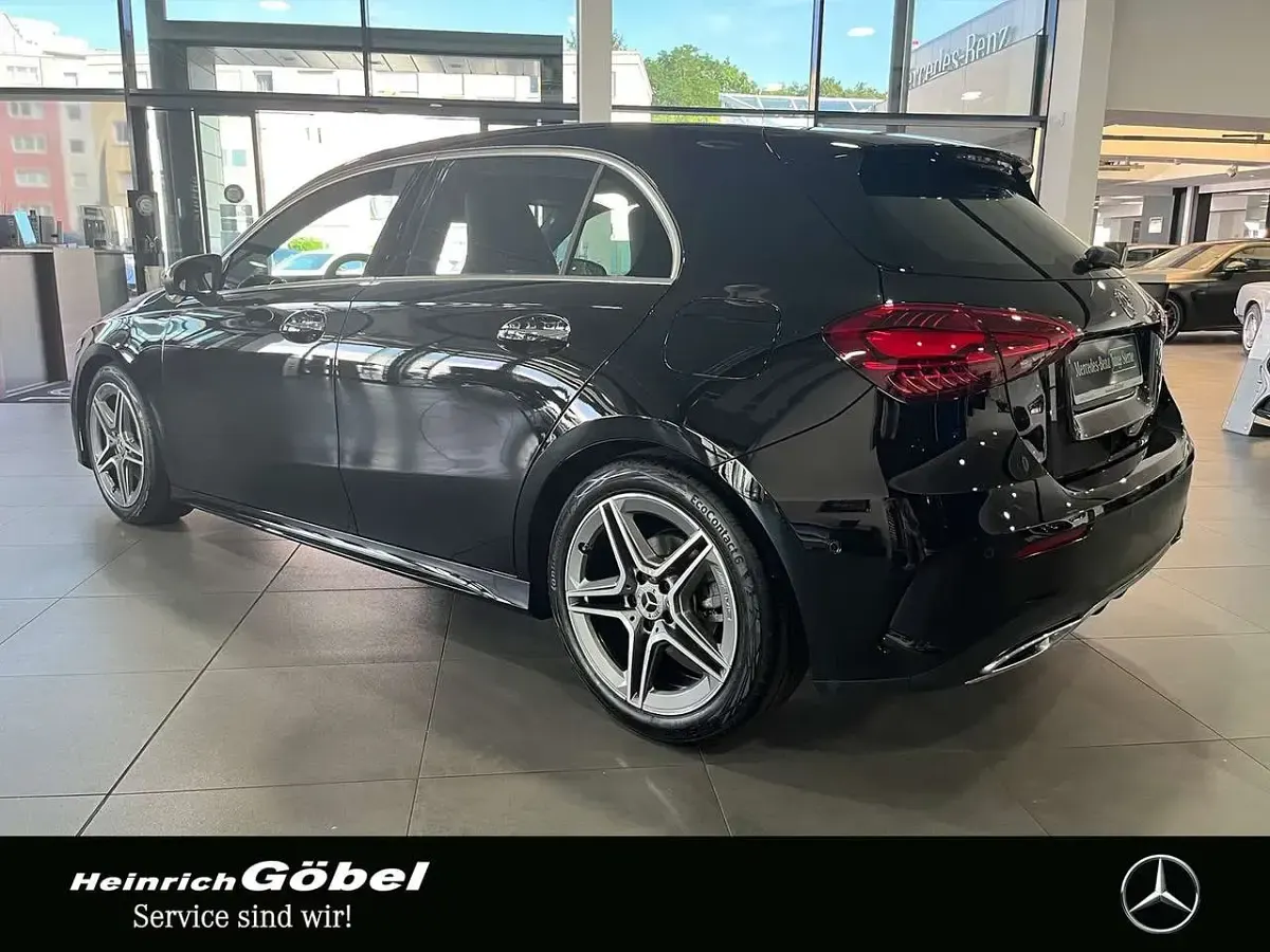 Gebraucht Mercedes A200 AMG 150 PS (110 kW) 2025 Lack kosmosschwarz Limousine