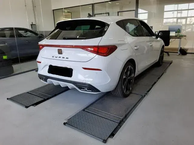 Gebraucht Cupra Leon 150 PS (110 kW) 2024 Weiß Limousine