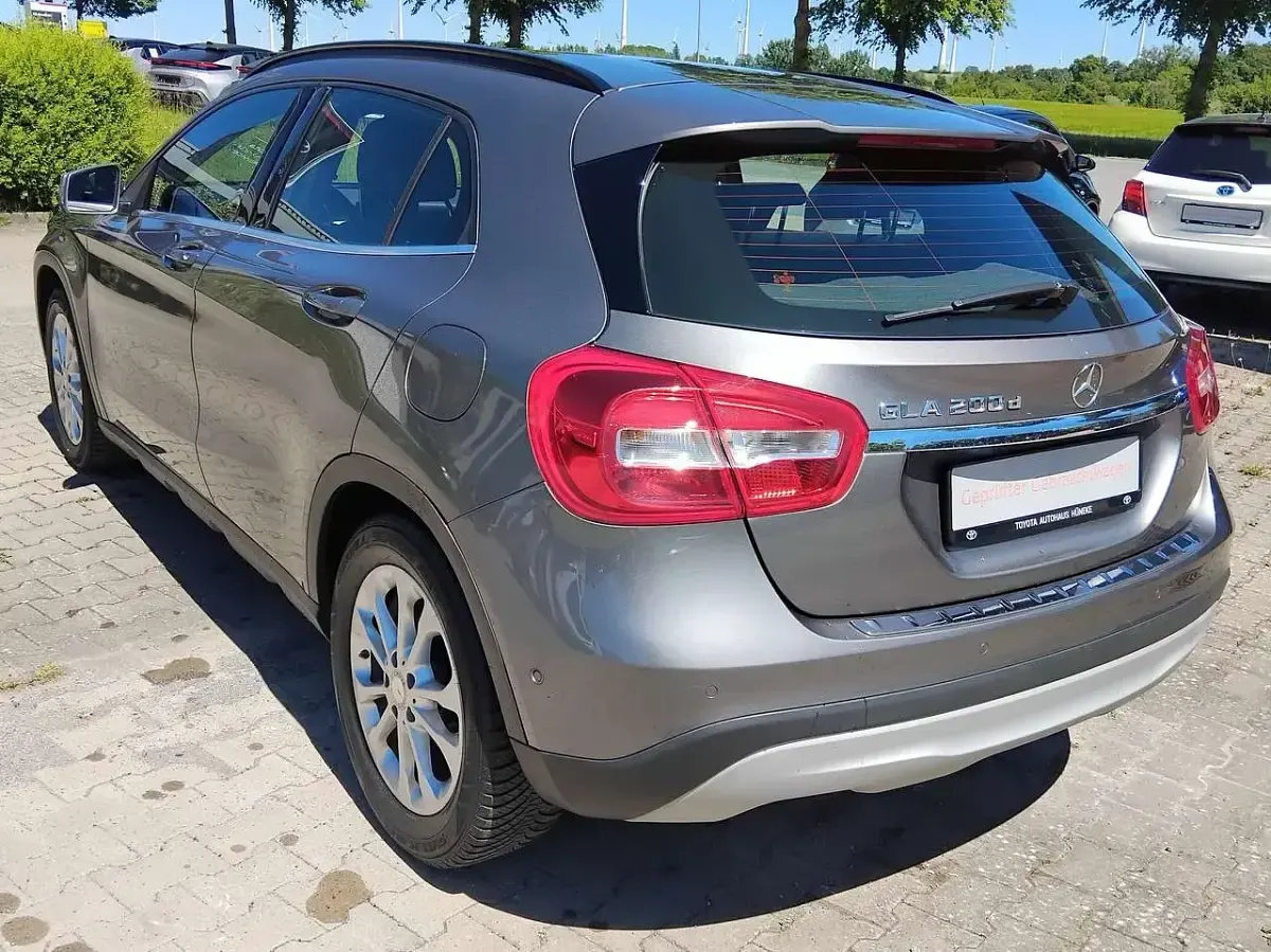 Gebraucht Mercedes GLA200 Style 136 PS (100 kW) 2016 Mountaingrau  met. SUV