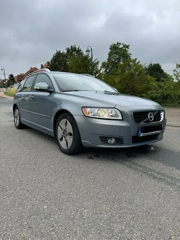 Gebraucht Volvo V50 Kinetic 114 PS (83 kW) 2011 Blau Kombi