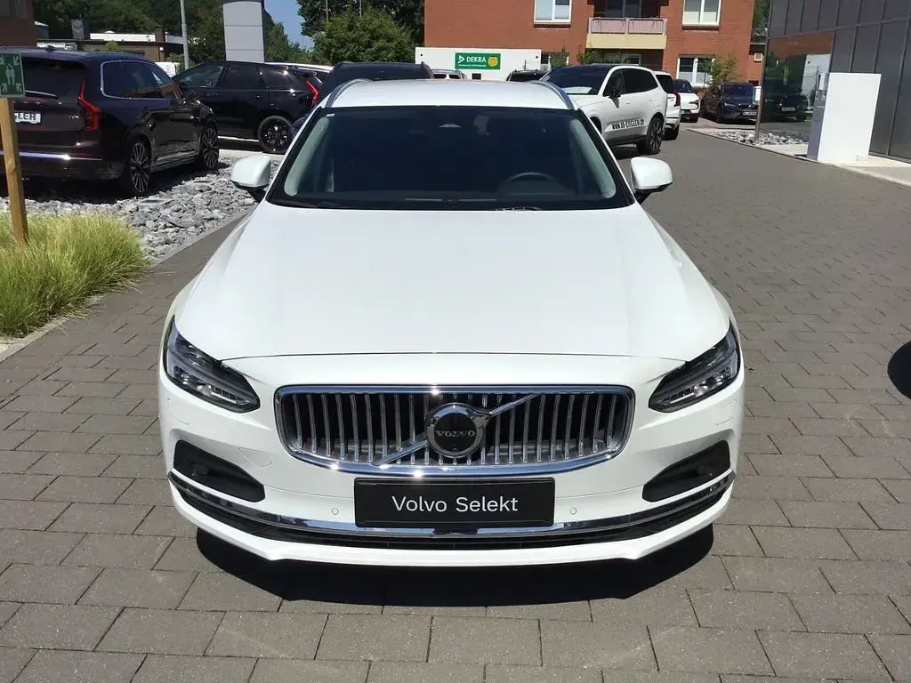 Gebraucht Volvo V90 Plus 197 PS (144 kW) 2025 Weiß Kombi