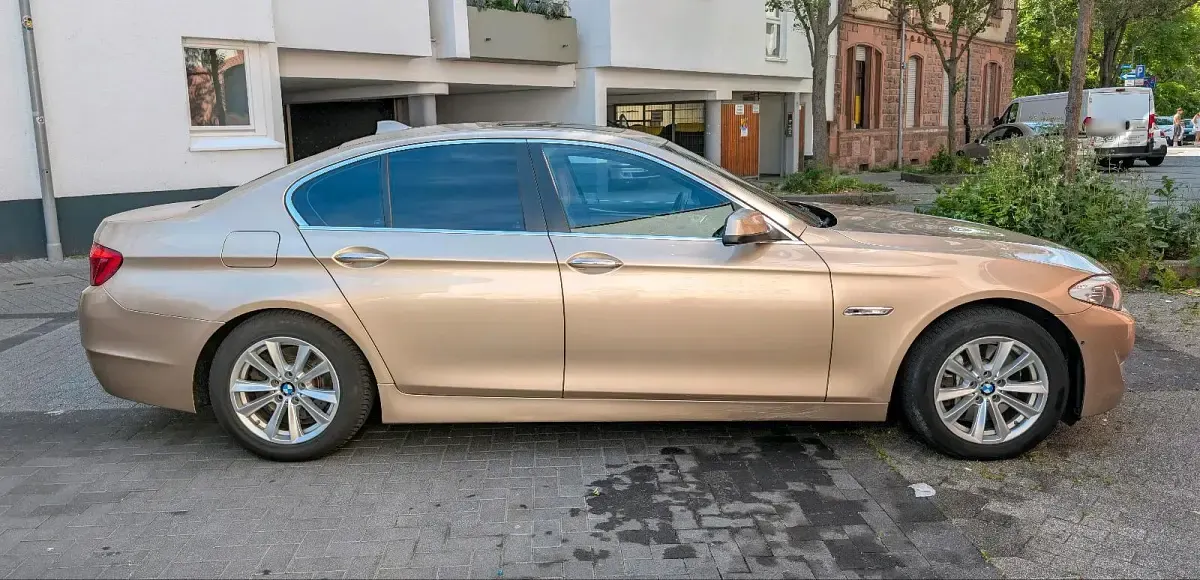 Gebraucht BMW 525 Performance 211 PS (155 kW) 2010 Gold Limousine
