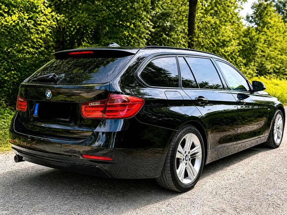 Gebraucht BMW 320 Sport Line 184 PS (135 kW) 2012 Schwarz Kombi