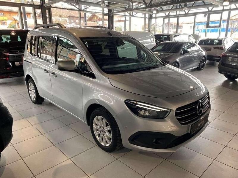 Gebraucht Mercedes T180 Progressive 116 PS (85 kW) 2024 Helvinsilber Van / Kleinbus