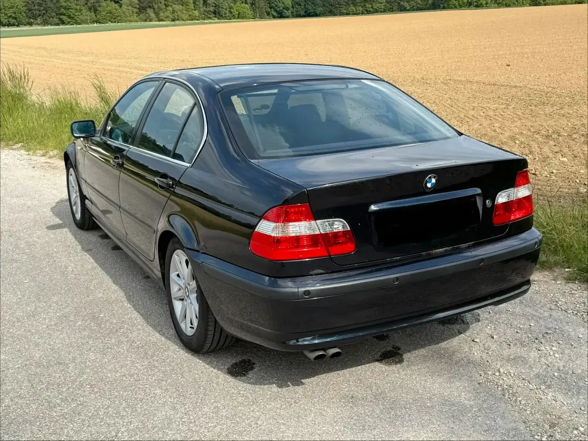Używany BMW 320 170 KM (125 kW) 2005 Czarny Sedan/Limuzyna