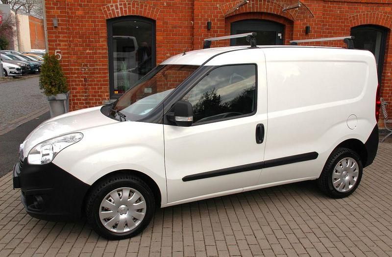 Gebraucht Opel Combo 105 PS (77 kW) 2015 Weiß Van / Kleinbus