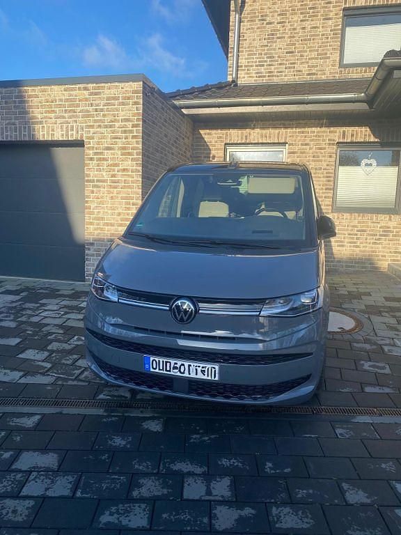 Gebraucht VW Multivan Edition 150 PS (110 kW) 2023 Grau Van