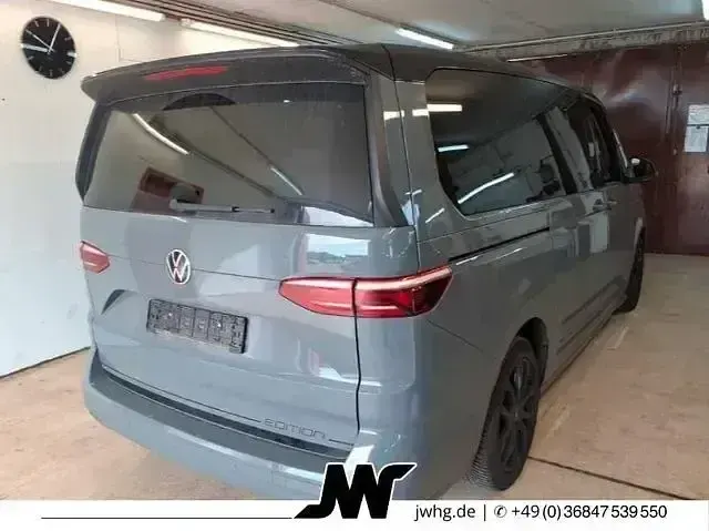 Gebraucht VW Multivan 150 PS (110 kW) 2024 Pure grey Van / Kleinbus