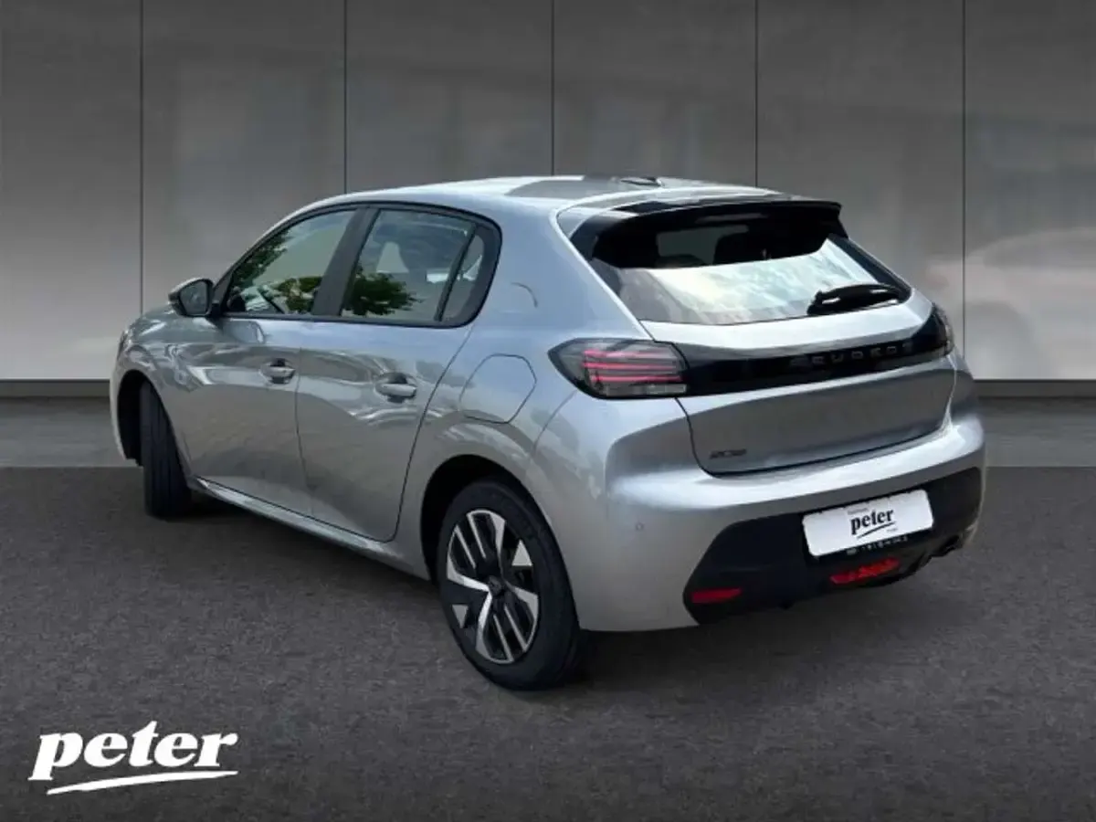 Neu Peugeot 208 Style 101 PS (74 kW) 2026 Met. artense silber Kleinwagen