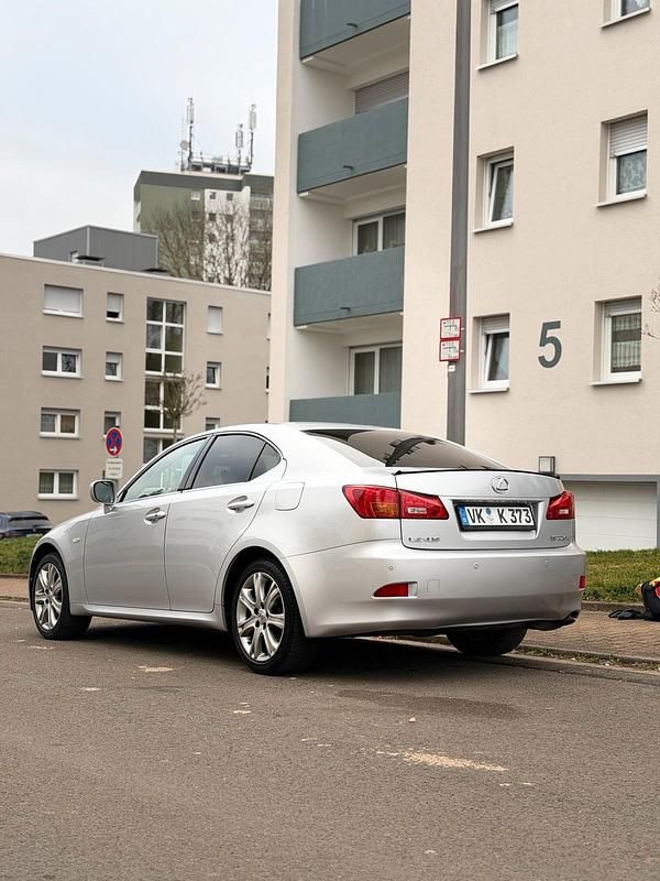 Gebraucht Lexus IS220d 177 PS (130 kW) 2008 Silber Limousine