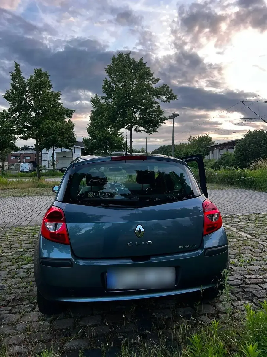 Gebraucht Renault Clio II 88 PS (64 kW) 2006 Blau Limousine