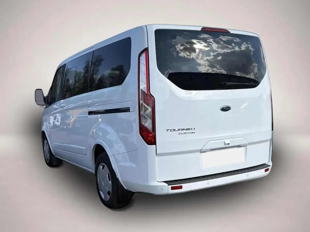Gebraucht Ford Tourneo Custom Titanium 170 PS (125 kW) 2023 Manufacturer Van