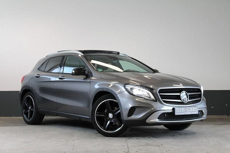Grau Gebraucht 2015 Mercedes GLA220 SUV | 13.900 € (Fairer Preis) - Bild 1/4