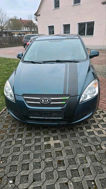 Gebraucht Kia Ceed 97 PS (71 kW) 2008 Kleinwagen