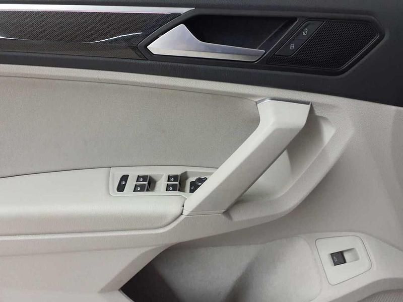 Gebraucht VW Tiguan Elegance 150 PS (110 kW) 2023 Kings red metallic SUV