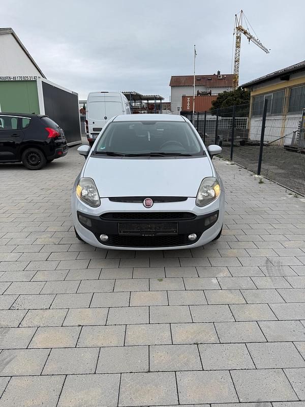 Silber Gebraucht 2009 Fiat Grande Punto Kleinwagen | 3.400 € (Etwas zu teuer) - Bild 1/4