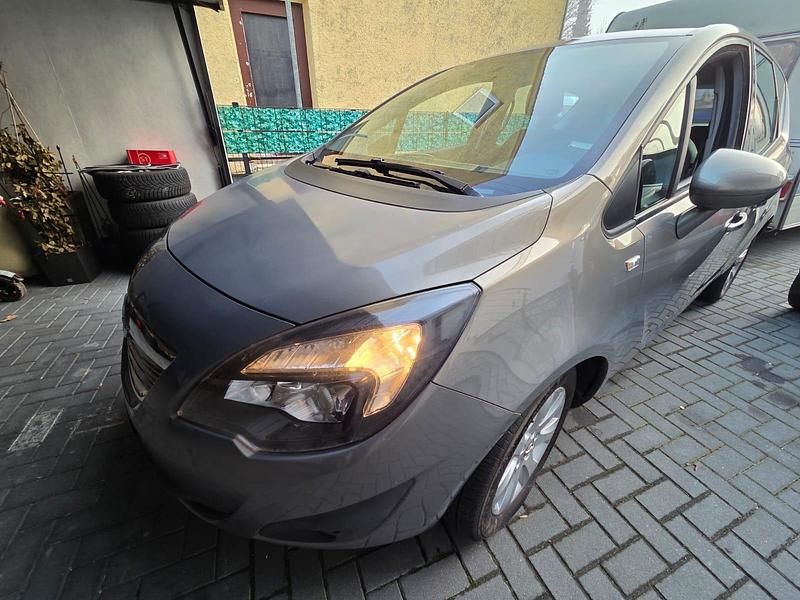 Grau Gebraucht 2010 Opel Meriva Van / Kleinbus | 2.499 € (Etwas zu teuer) - Bild 1/4