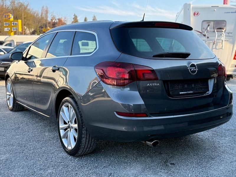 Gebraucht Opel Astra Innovation 140 PS (102 kW) 2011 Grau Kombi