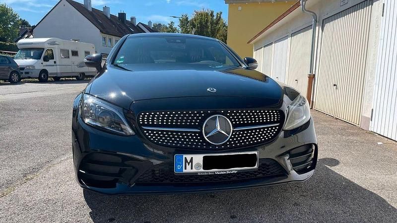 Schwarz Gebraucht 2019 Mercedes C300 AMG line Coupé | 31.000 € (Fairer Preis) - Bild 1/4