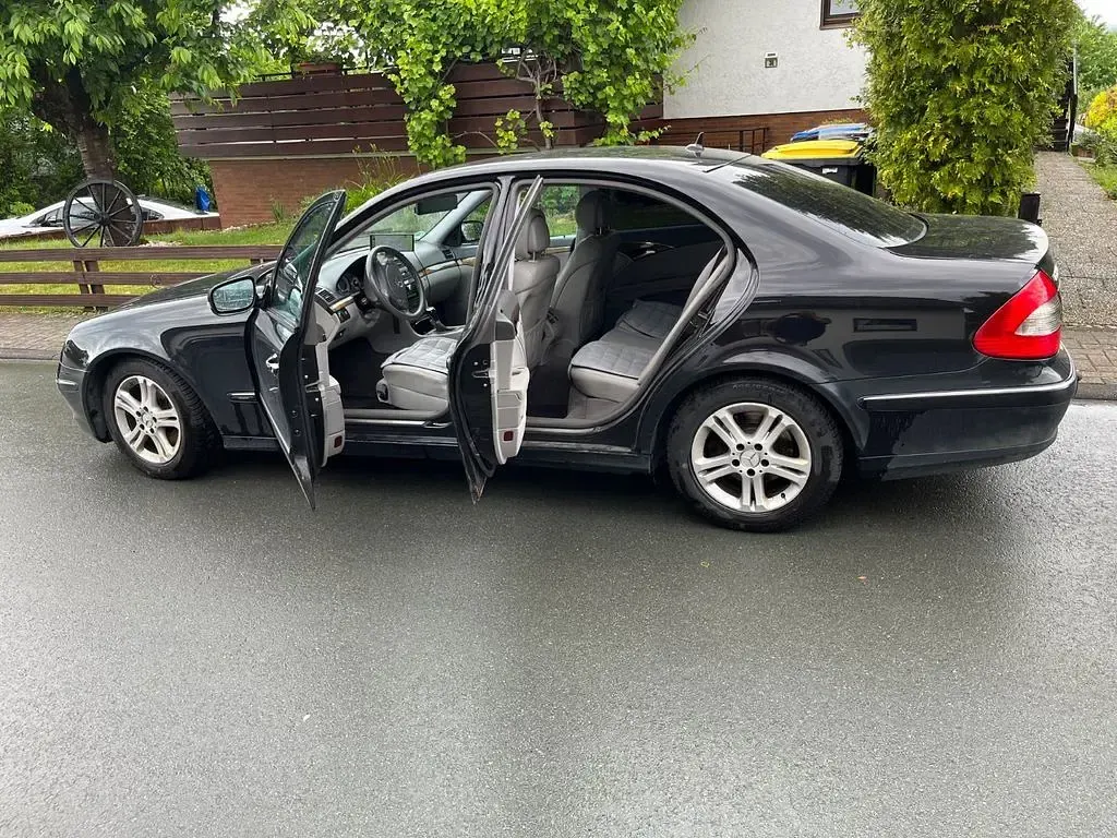 Gebraucht Mercedes E220 170 PS (125 kW) 2007 Schwarz Limousine