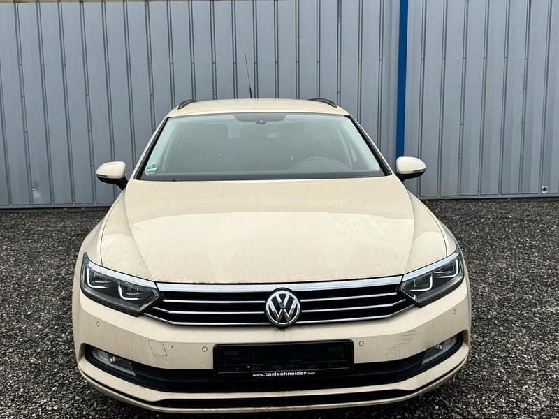 Gebraucht VW Passat 150 PS (110 kW) 2019 Gelb Kombi