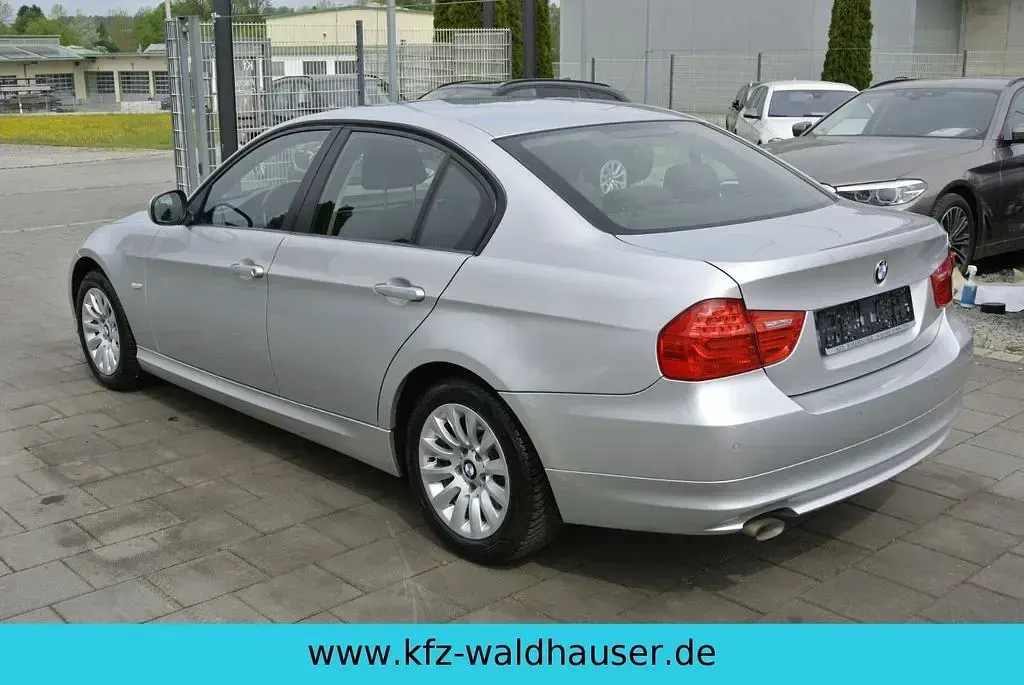 Gebraucht BMW 318 Comfort Edition 143 PS (105 kW) 2010 Silber Limousine