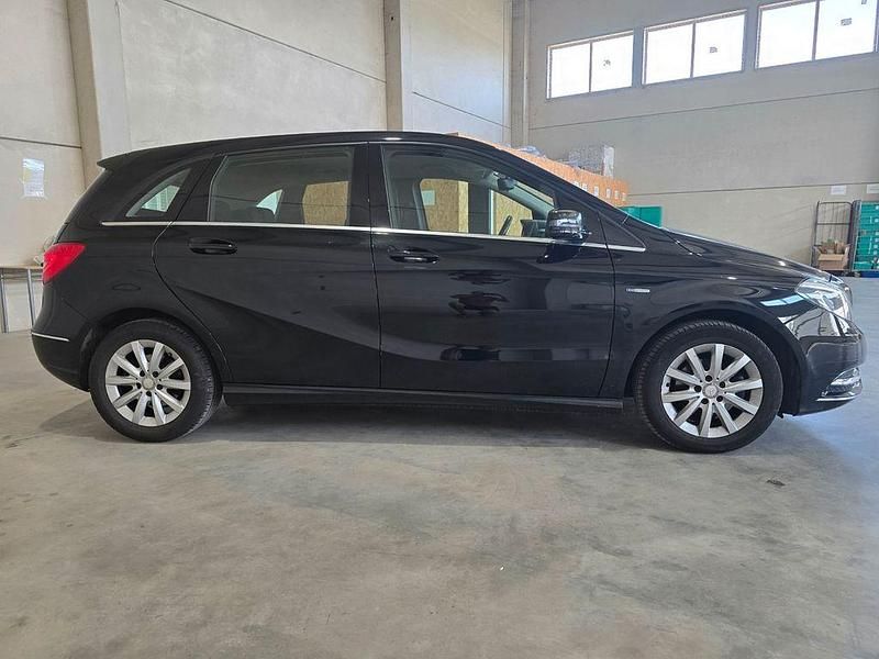 Gebraucht Mercedes B180 122 PS (89 kW) 2011 Schwarz Van / Kleinbus