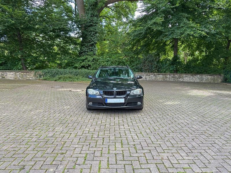 Schwarz Gebraucht 2007 BMW 320 Kombi | 3.750 € (Guter Preis) - Bild 1/4