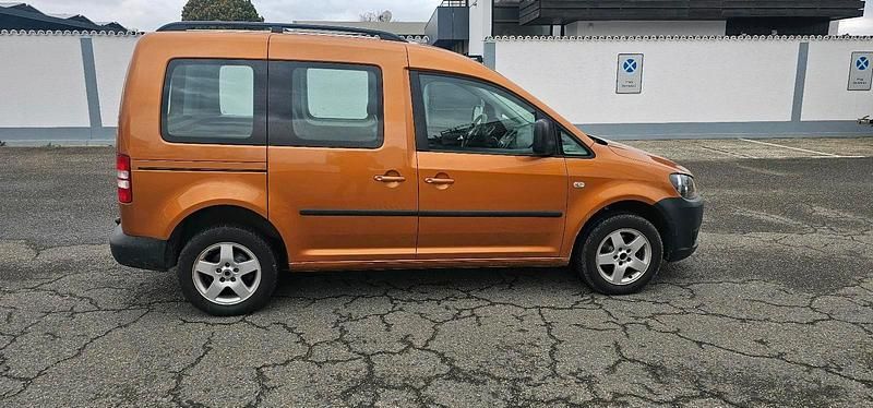 Second-hand VW Caddy 100 CP (73 kW) 2014 Galben Monovolum