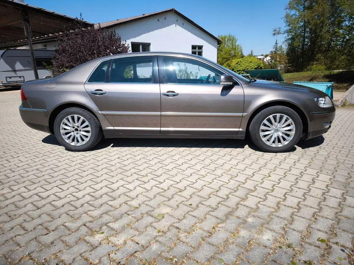 Gebraucht VW Phaeton 239 PS (175 kW) 2009 Braun Limousine