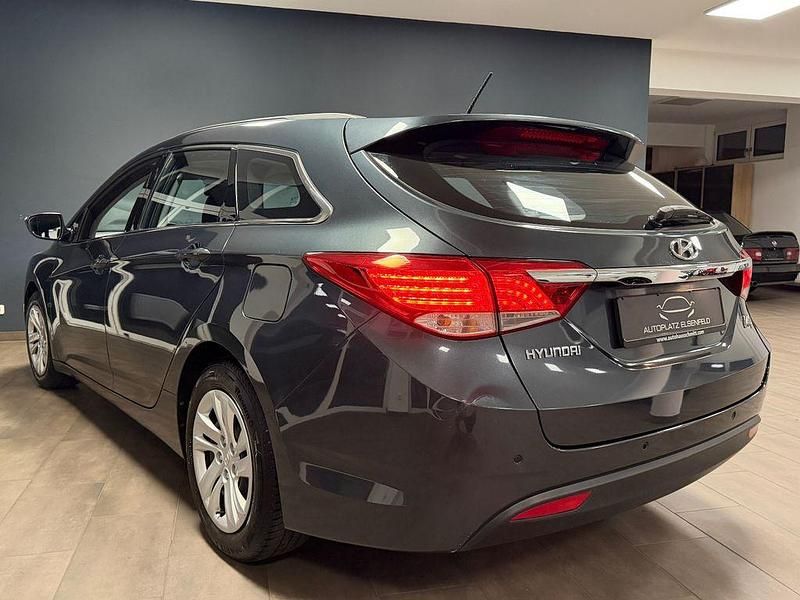 Gebraucht Hyundai i40 Trend 135 PS (99 kW) 2012 Grau Kombi