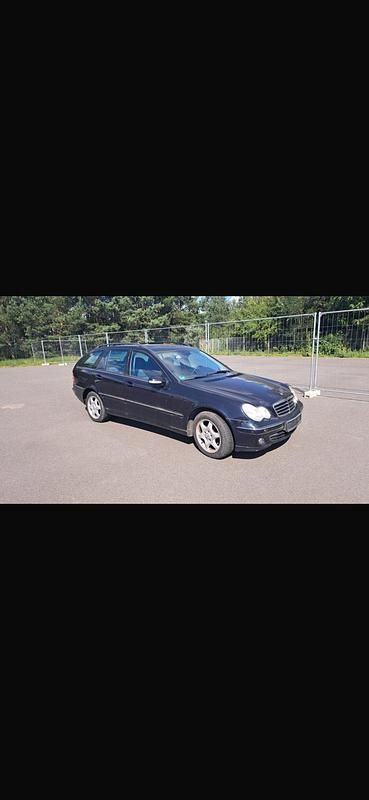 Blau Gebraucht 2006 Mercedes C200 Kombi | 1.250 € (Superpreis) - Bild 1/4