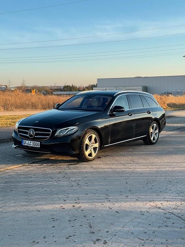 Schwarz Gebraucht 2019 Mercedes E350 Kombi | 25.900 € (Guter Preis) - Bild 1/4