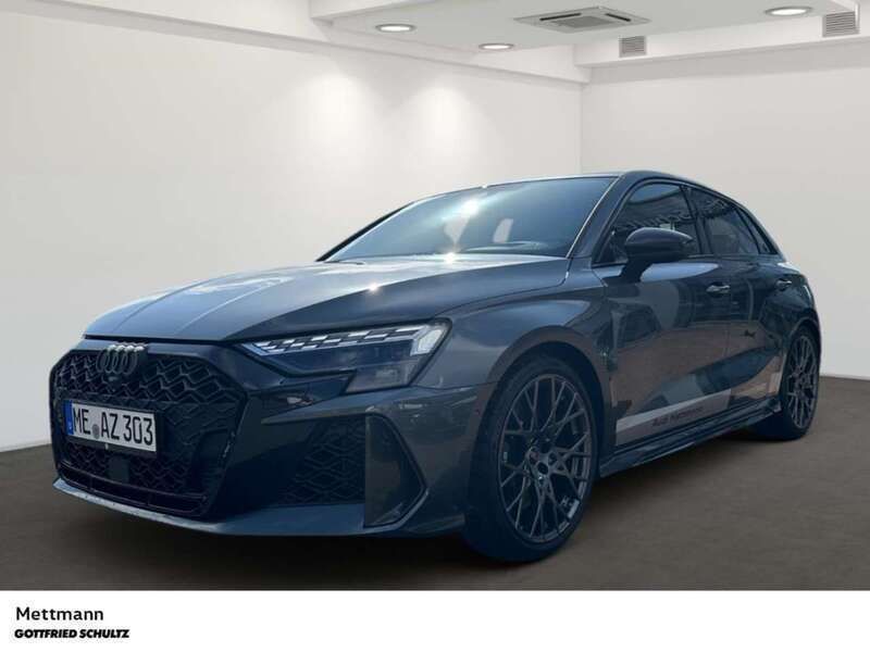 Daytonagrau perleffekt Gebraucht 2025 Audi RS3 Design Kleinwagen | 76.950 € (Etwas zu teuer) - Bild 1/4