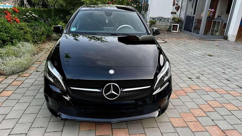 Schwarz Gebraucht 2016 Mercedes A220 Kleinwagen | 14.800 € (Fairer Preis) - Bild 1/4