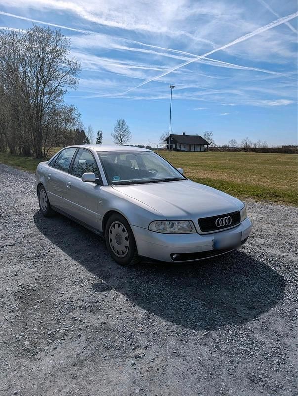 Second-hand Audi A4 101 CP (74 kW) 1999 Argintiu Berlinǎ