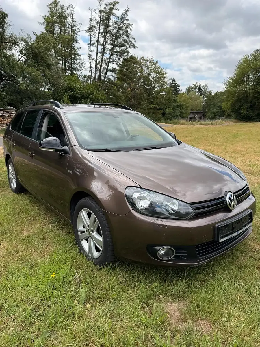 Gebraucht VW Golf VI Match 105 PS (77 kW) 2013 Braun Kombi