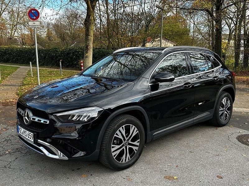 Schwarz Gebraucht 2023 Mercedes GLA200 SUV | 34.450 € (Superpreis) - Bild 1/4