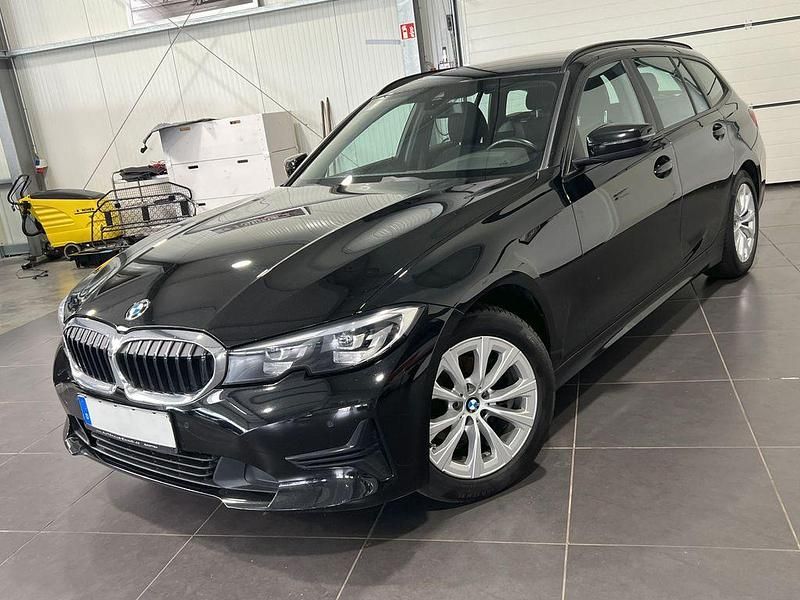 Schwarz Gebraucht 2020 BMW 318 Advantage Kombi | 17.995 € (Fairer Preis) - Bild 1/4