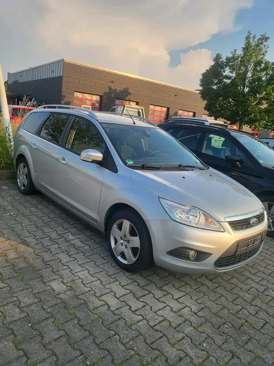 Gebraucht Ford Focus 101 PS (74 kW) 2009 Silber Kombi