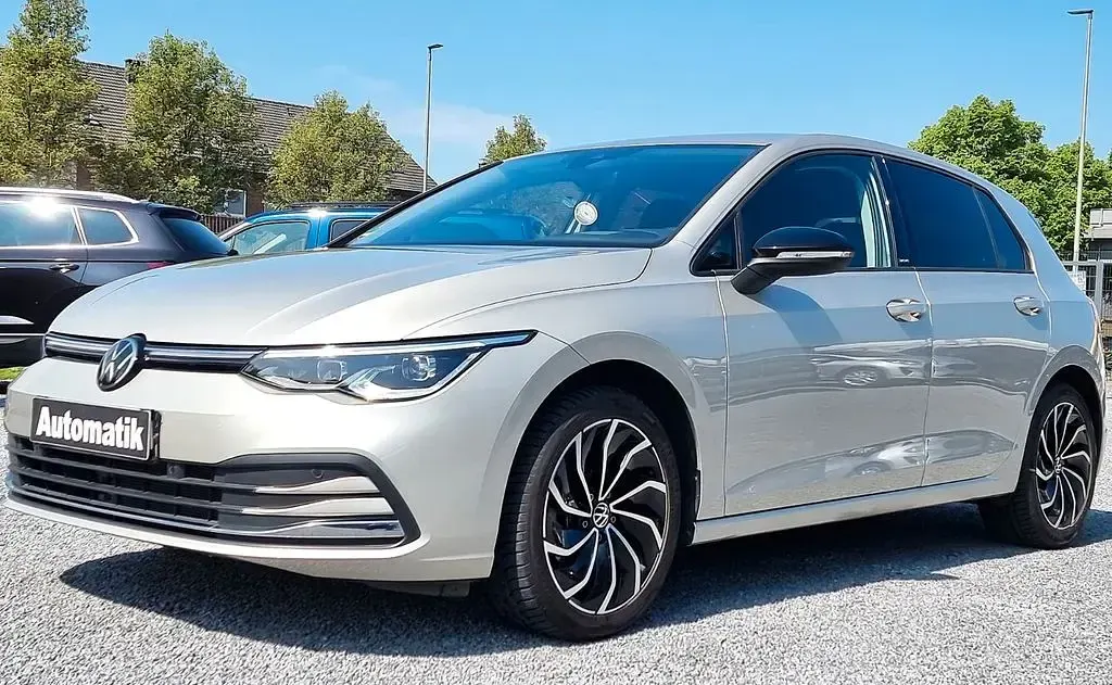 Gebraucht VW Golf VIII Move 150 PS (110 kW) 2023 Gold Limousine